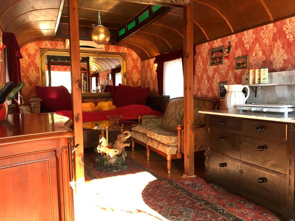 Historischer Zirkuswagen Mit Terrasse Und Blick Ins Gruene Witzenhausen Esterno foto